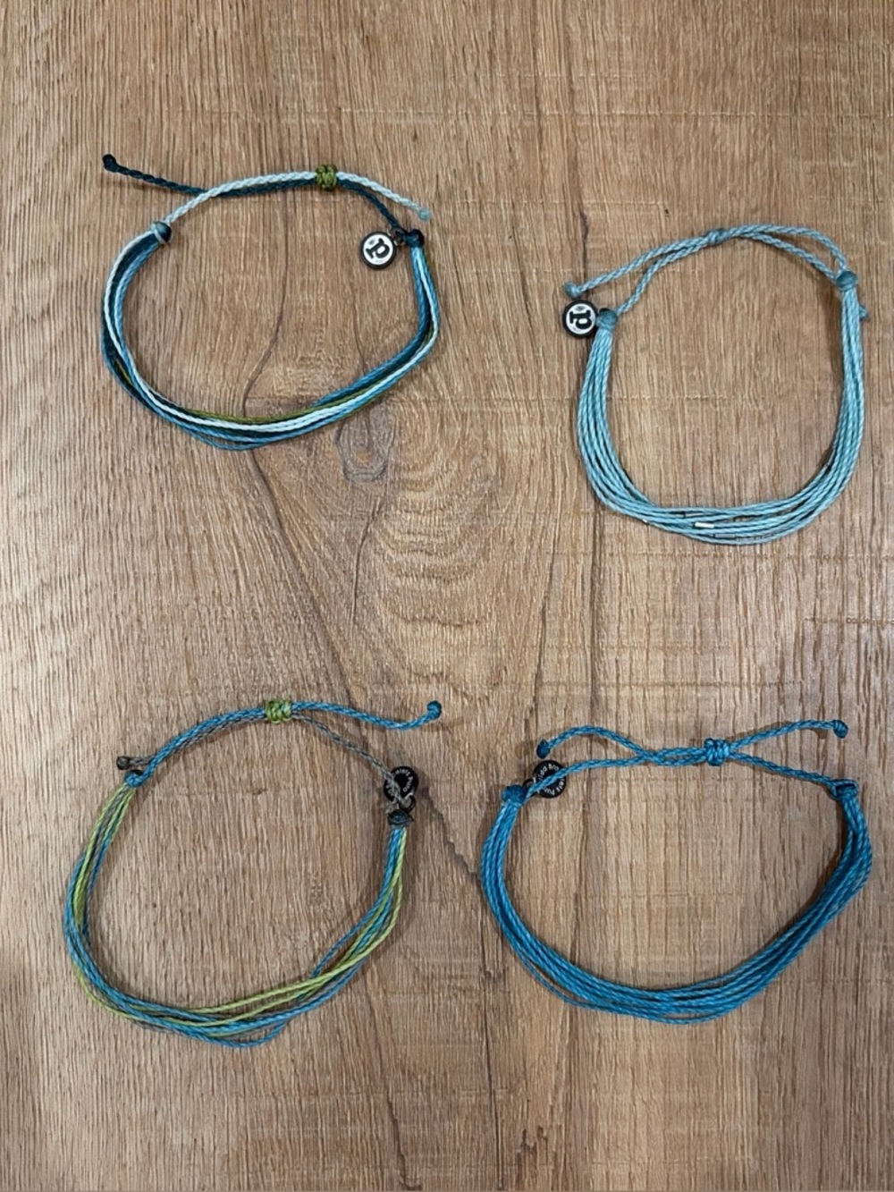 NWOT💙 Pura Vida Set of 4 Blue & Teal Friendship Bracelets